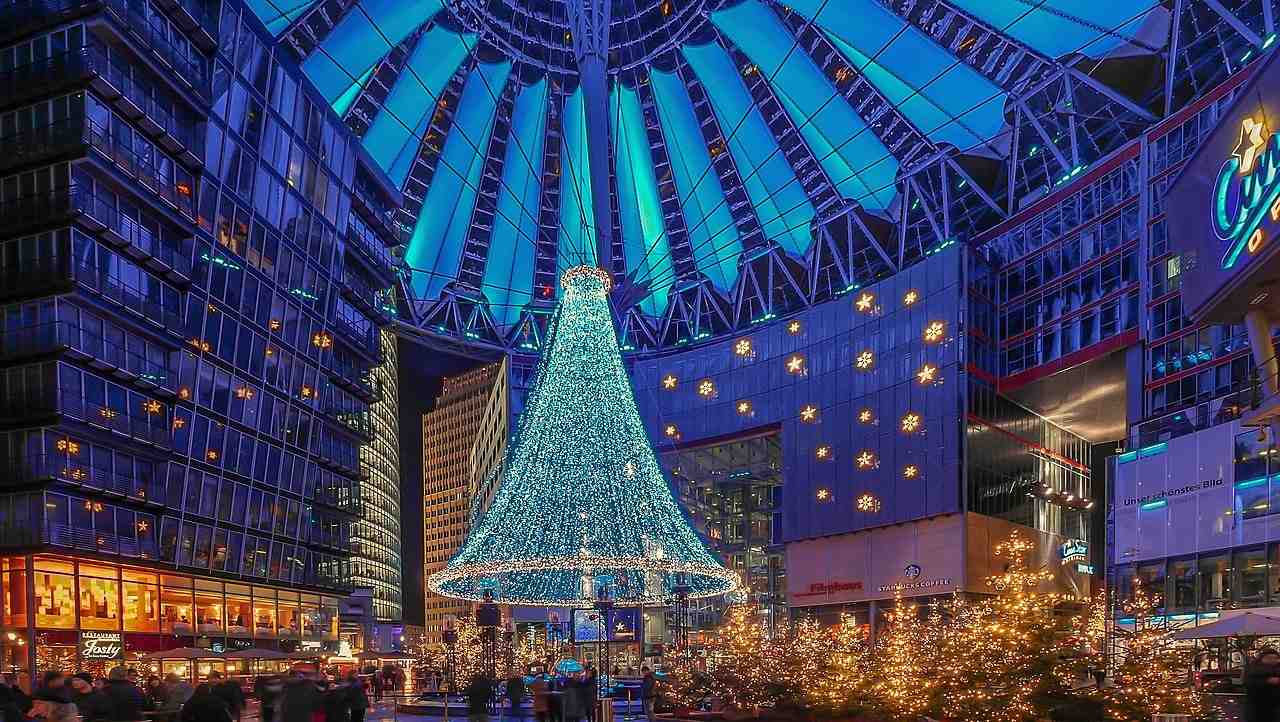 סוני סנטר הסוני סנטר מואר בשעות החשיכה